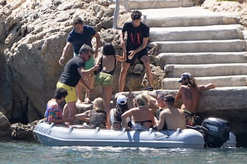 Sebastián Yatra y Aitana disfrutan de unos días de vacaciones en Ibiza navegando en un barco.