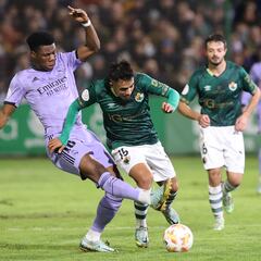 ¿Cuáles son los requisitos para que los modestos puedan jugar en su estadio en la Copa del Rey?