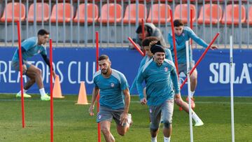Griezmann y Koke, en un ejercicio del ¨²ltimo entrenamiento del Atl¨¦tico antes del partido ante el Sevilla.