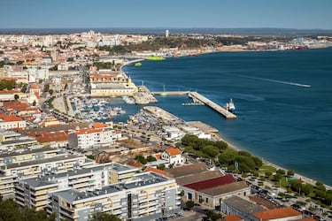 Los franceses dicen adiós a España y se van al paraíso de los jubilados: con 1.100 euros al mes viven mejor