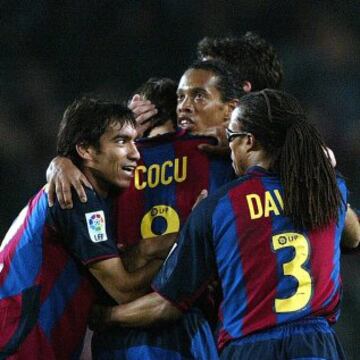 Bonus track | Ronaldinho y Edgar Davids fueron compañeros en Barcelona el 2006.