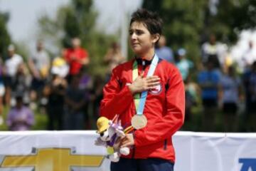 Bárbara Riveros se subió a lo más alto del podio en los Panamericanos en la prueba de triatlón.