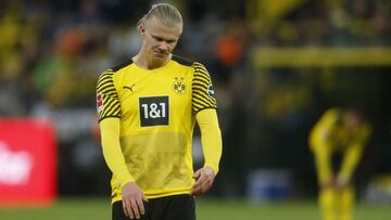 Erling Braut Haaland, jugador del Borussia Dortmund, se lamenta durante un partido de Bundesliga.