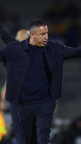 Efrain Juarez head coach of Pumas during the 9th round match between Pumas UNAM and Tigres UANL as part of the Liga BBVA MX, Torneo Apertura 2025 at Olimpico Universitario Stadium, on September 20, 2025 in Mexico City, Mexico.