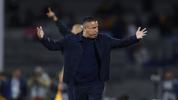 Efrain Juarez head coach of Pumas during the 9th round match between Pumas UNAM and Tigres UANL as part of the Liga BBVA MX, Torneo Apertura 2025 at Olimpico Universitario Stadium, on September 20, 2025 in Mexico City, Mexico.