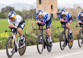 Evenepoel es mucho Evenepoel: debut triunfal ante un gran Movistar