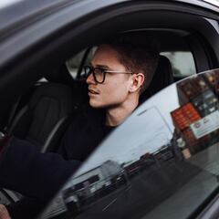 La DGT señala el tipo de gafas que están prohibidas al conducir