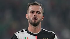 Barcelona agree Pjanic signing after letting Arthur join Juventus