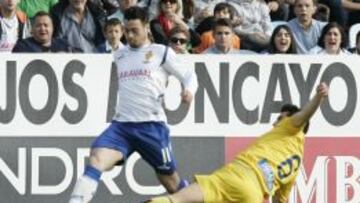 Jaime se intenta ir de Chema en el empate entre el Real Zaragoza y el Alcorc&oacute;n del pasado domingo en La Romareda.