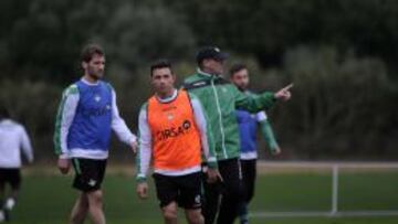 Rubén Castro durante el entrenamiento del Real Betis Balompié.