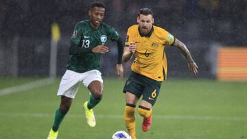 Australia y Arabia Saudí durante un partido por Eliminatorias rumbo a Qatar 2022.