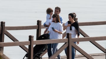 Sandra Gago da un paseo con sus padres, Antonio Gago y Pilar Ortiz e hijo a 31 de Diciembre de 2022 en Marbella (España).
SANDRA GAGO;ANTONIO GAGO;PILAR ORTIZ;FAMILIA
Fredy Torra / Europa Press
  (Foto de ARCHIVO)
01/01/2023