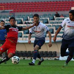 Alustiza se estrena como goleador, pero se lesiona