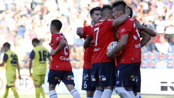 F&uacute;tbol, Universidad de Concepcion v Universidad Catolica.
 Cuarta fecha, Campeonato de Clausura 2016.
 El jugador de Universidad Catolica, Nicolas Castillo, derecha, celebra con sus compa&ntilde;eros su gol contra Universidad de Concepcion durante 