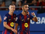 Soccer Football - LaLiga - FC Barcelona v Getafe - Johan Cruyff Stadium, Barcelona, Spain - September 21, 2025 FC Barcelona's Ferran Torres celebrates scoring their second goal with Dani Olmo REUTERS/Albert Gea