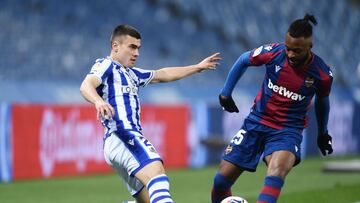 SAN SEBASTIAN, SPAIN - MARCH 07: Ander Barrenetxea of Real Sociedad battles for possession with Cheick Doukoure of Levante UD during the La Liga Santander match between Real Sociedad and Levante UD at Estadio Anoeta on March 07, 2021 in San Sebastian, Spa