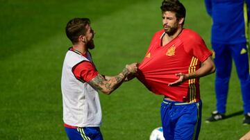 Ramos and Piqué with Spain