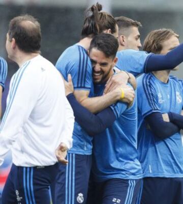 Último entrenamiento del Real Madrid antes de la final. Bale e Isco.

