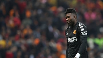 Istanbul (Turkey), 29/11/2023.- Manchester United's goalkeeper Andre Onana reacts after the UEFA Champions League group A soccer match between Galatasaray SK and Manchester United in Istanbul, Turkey, 29 November 2023. (Liga de Campeones, Turquía, Estanbul) EFE/EPA/TOLGA BOZOGLU
