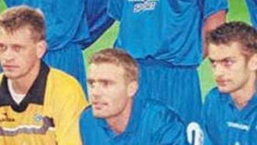 <b>EN EL BERNABÉU. </b>Fostervold con el banderín y brazalete de capitán.