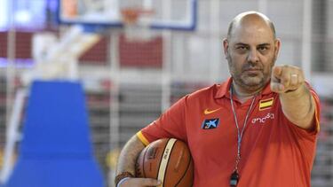 "Ya que estamos dentro de la discoteca vamos a cerrar la pista"