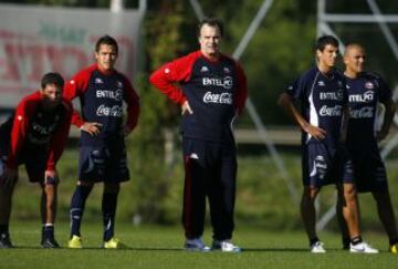 Eduardo Rubio, Alexis Sánchez, Mark González y Humberto Suazo con Marcelo Bielsa.