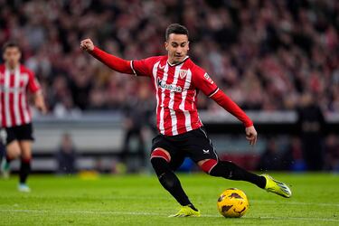 El centrocampista del Athletic se está destapando esta temporada como goleador. En esta ocasión le hizo dos goles al Girona, (los dos primeros de la victoria) y suma seis en el curso. Navarro, formado en Osasuna y fichado de jovencito por el Torino, es en el Athletic donde está terminando de romper.