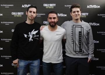 Una de las mayores aficiones del defensor español es la de los videojuegos y, en especial, la de jugar al conocido shooter 'Call of Duty'.