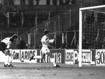 Butragueño acaba de marcar ante el Swarovski Tirol en el Bernabéu. Ese día marcó tres tantos, su mejor registro personal...