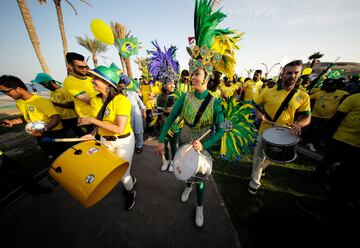 Varios grupos de ciudadanos cataríes han participado en un evento en Doha donde han apoyado a diferentes selecciones del Mundial. En la foto, en apoyo a la selección brasileña. 