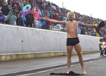 Redding se despidió de MotoGP con un 'streptease' en la pista