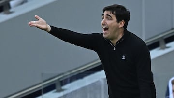 Bournemouth's Spanish manager Andoni Iraola gestures on the touchline during the English Premier League football match between Tottenham Hotspur and Bournemouth at the Tottenham Hotspur Stadium in London, on March 9, 2025. (Photo by Ben STANSALL / AFP) / RESTRICTED TO EDITORIAL USE. No use with unauthorized audio, video, data, fixture lists, club/league logos or 'live' services. Online in-match use limited to 120 images. An additional 40 images may be used in extra time. No video emulation. Social media in-match use limited to 120 images. An additional 40 images may be used in extra time. No use in betting publications, games or single club/league/player publications. /