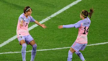 Japan's midfielder #07 Hinata Miyazawa (L) celebrates scoring her team's third goal during the Australia and New Zealand 2023 Women's World Cup round of 16 football match between Japan and Norway at Wellington Regional Stadium in Wellington on August 5, 2023. (Photo by Grant Down / AFP)