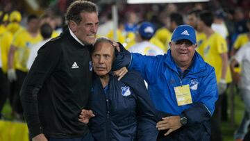 Miguel &Aacute;ngel Russo, Hugo Gottardi y Guillermo Cinquetti celebrando el t&iacute;tulo de la Liga &Aacute;guila II-2017 con Millonarios