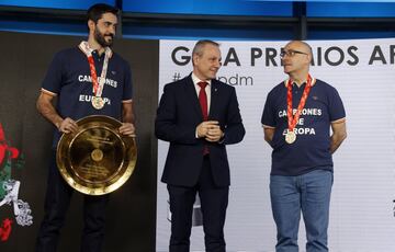 La soprpresa de la gala fue la Selección Española de balonmano. Los Hispanos irrumpieron por sorpresa junto con el trofeo de campeones de Europa. 