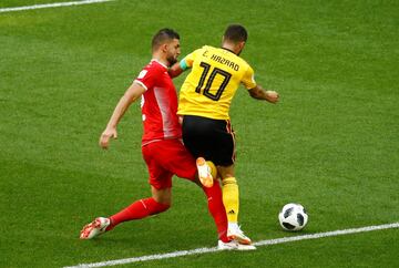 Eden Hazard recibió la falta de Syam Ben Youssef dentro del área.
El árbtiro, el salvadoreño Juan Zumba, señaló la pena máxima y el propio Hazard se encargo de lanzarlo y así estrenar el marcador.
