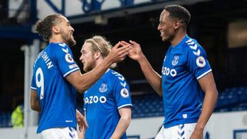 Con gol de Yerry Mina (der.) el Everton venció al Arsenal por la fecha 14 de la Premier League.