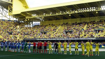 Espanyol y Villarreal antes del arranque de un partido en La Cerámica.