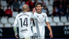 Vallejo, baja de última hora en el Alba