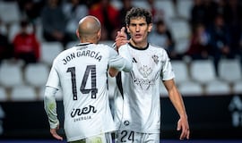 Vallejo, baja de última hora en el Alba