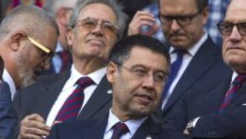 Bartomeu, en el palco con Enrique Cerezo.