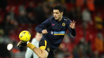 Nueva oportunidad para Raúl Jiménez con los Wolves, titular ante el Liverpool