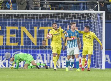 Los jugadores del Villarreal celebran el 1-1.