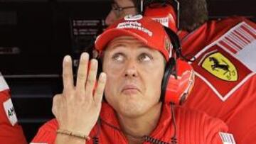 <b>MEDITA.</b> Schumacher está meditando su salida de Ferrari.