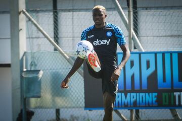 Osimhen, durante el último entrenamiento con el Nápoles.