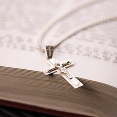 La Iglesia gana más que Apple y Microsoft: la diferencia está en lo que vende