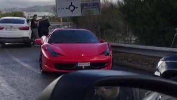 El Ferrari de Neymar ha sufrido da&ntilde;os en el lado izquierdo tras sufrir un accidente llegando a la ciudad deportiva. 