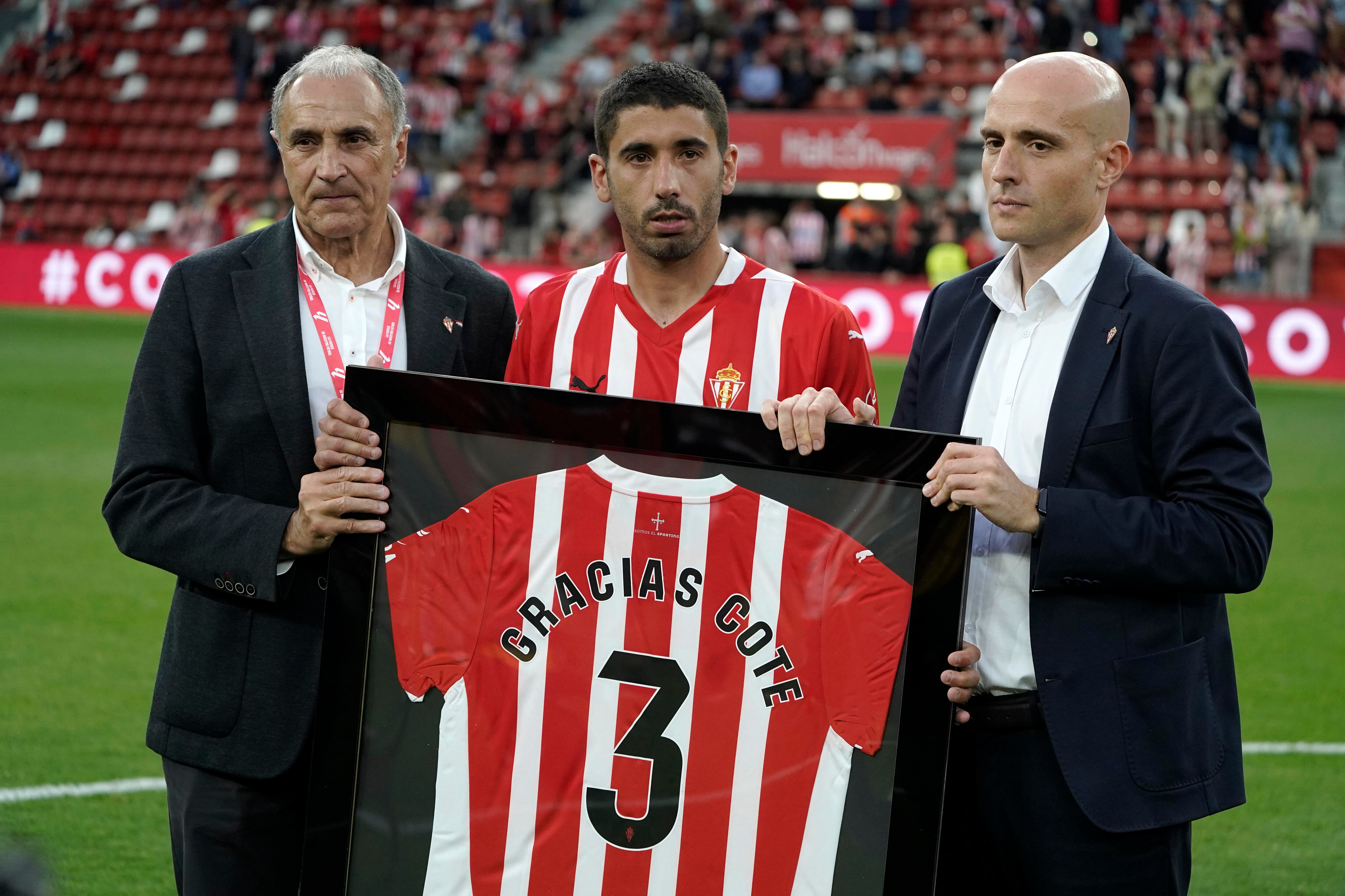 25/05/25 PARTIDO SEGUNDA DIVISION  SPORTING GIJON - CARTAGENA  HOMENAJE A COTE CON GUERRA Y JOAQUIN