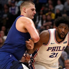 Remontada suprema de Denver con Jokic comiéndose a Embiid