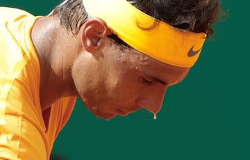 Primer plano del tenista español Rafa Nadal durante el partido contra el esloveno Aljaz Bedene durante el Masters de tenis de Montecarlo.